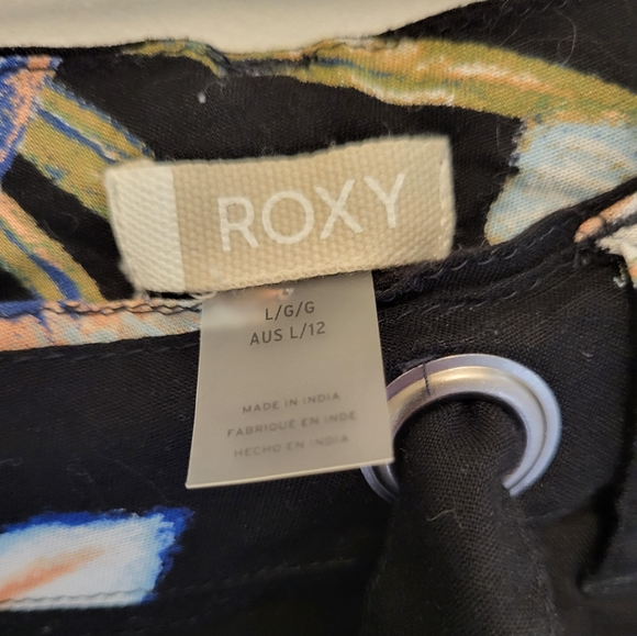 Roxy Waterfall Light Culottes Size Large Black and Floral - Picture 9 of 11